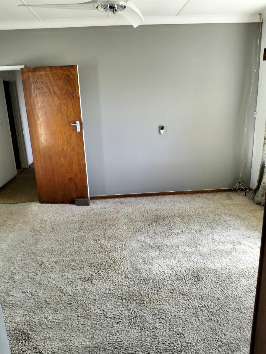 5 Bedroom Property for Sale in Sunnyridge Eastern Cape